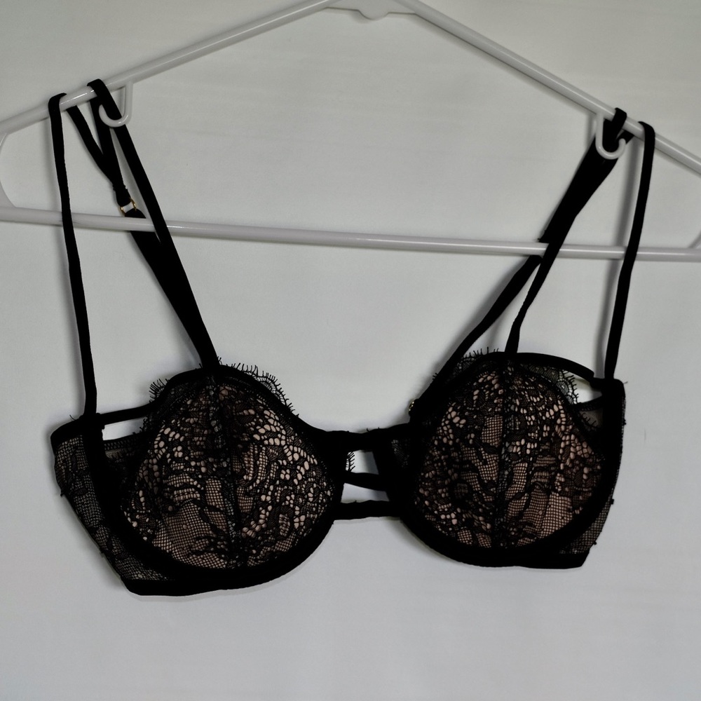 Victoria’s Secret lightly lined bra